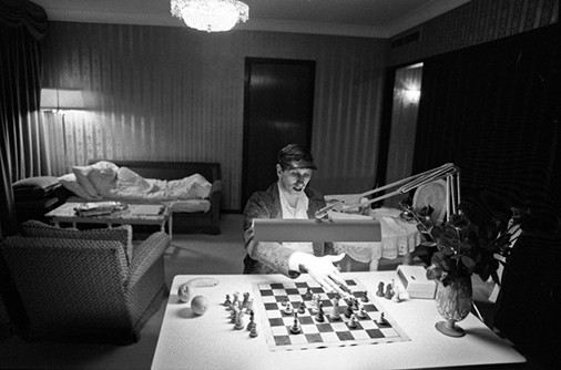 chess-in-hotel-room-at-night-iceland-1972