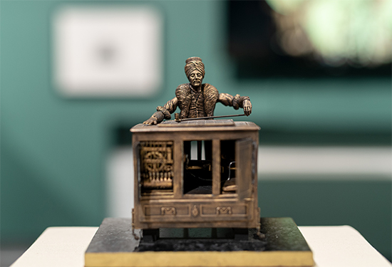 Small Model of the Mechanical Turk