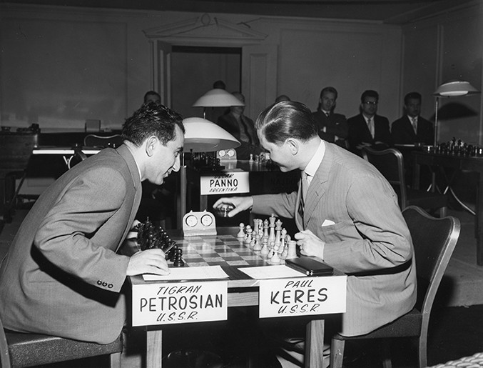 petrosian-and-keres-exchange-friendly-words-before-the-first-round-game-in-the-1963piatigorsky-cup