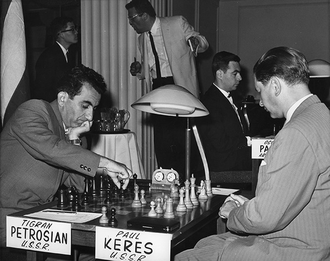 petrosian-and-keres-in-the-opening-round-1-of-the-1963-piatigorsky-cup
