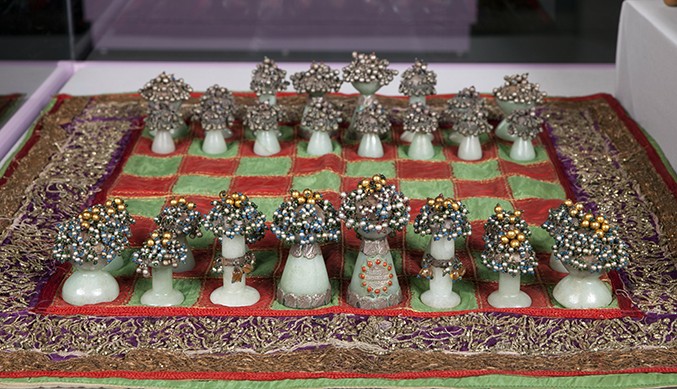 bundi-jade-and-silver-chess-set677