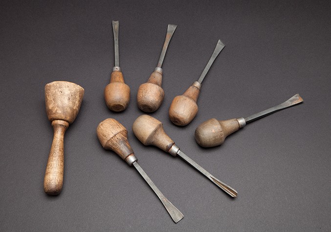 1-carvingchiselsandmaulweb