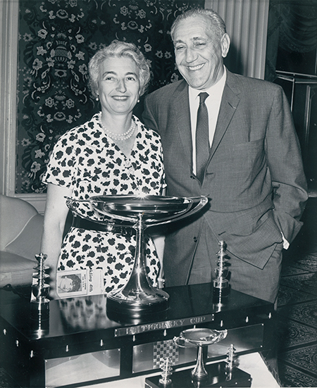 Jacqueline and Gregor Piatigorsky at the First Piatigorsky Cup Jacqueline and Gregor Piatigorsky at the First Piatigorsky Cup