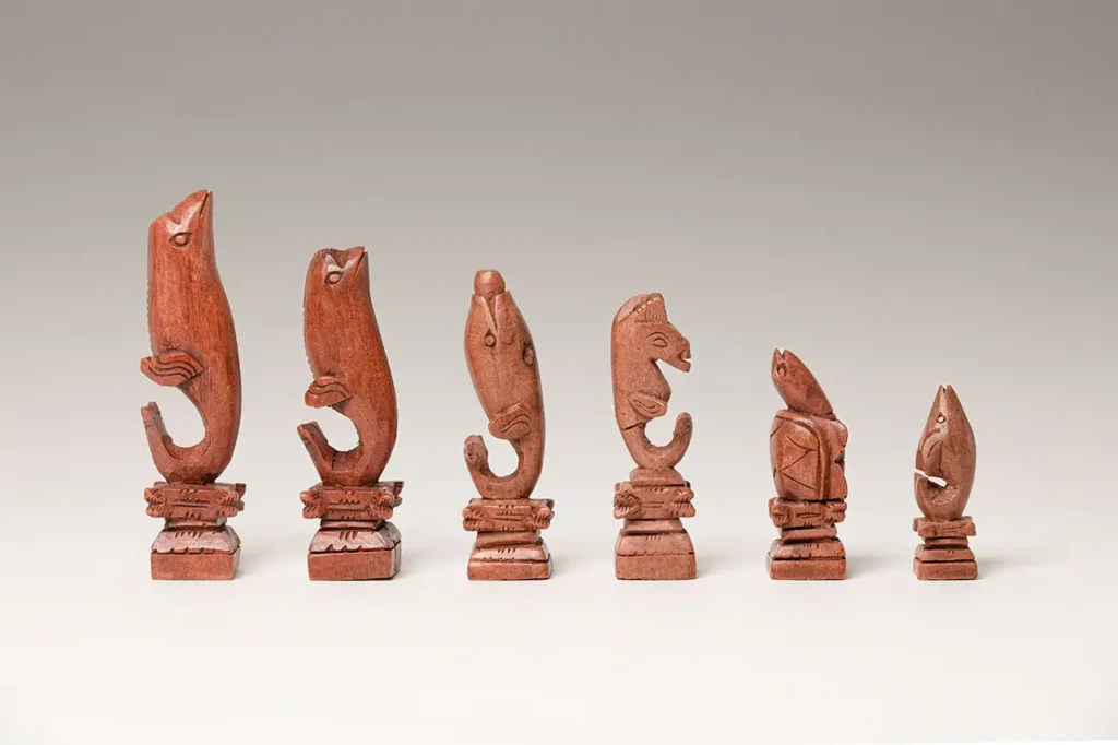 2025 Featured Chess - Carved Sea Animals Chess Set -02_JulyFeatSet_25