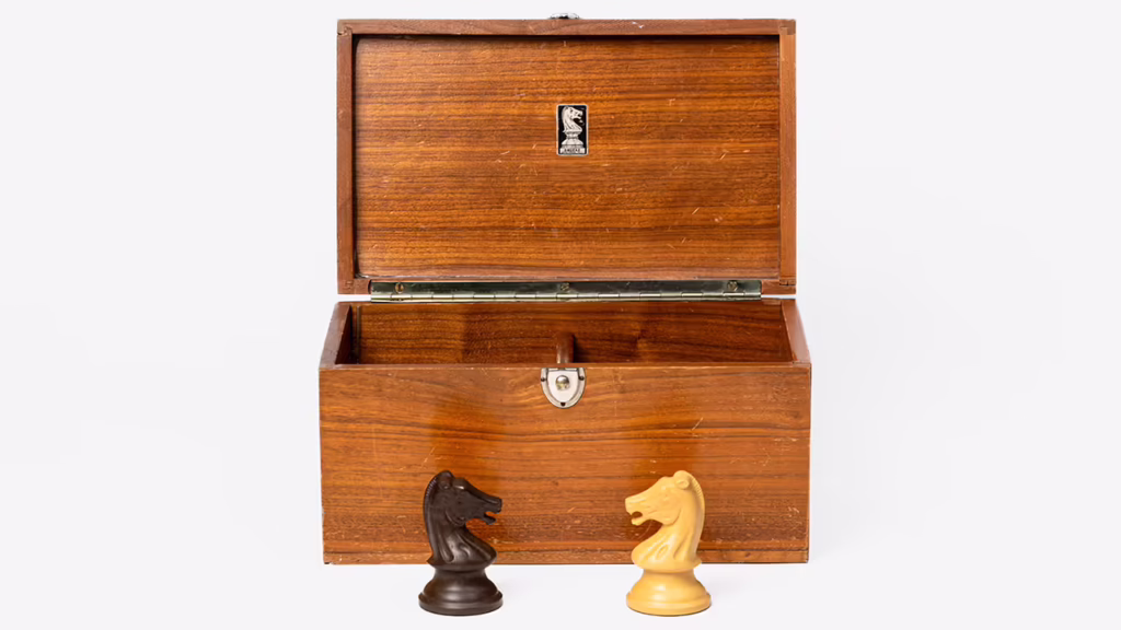 Open walnut Drueke Imperial Player’s Choice chess set coffer with light and dark knight pieces